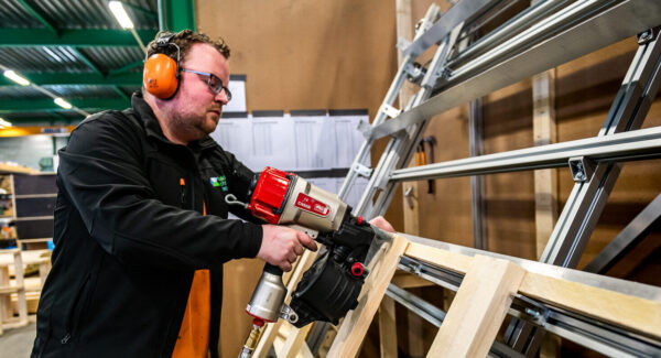 HepcoMotion - 팔레트 제작기계 – 생산시간 8분 단축 사례