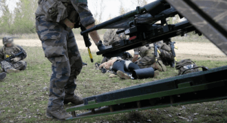 HepcoMotion - 군용 구급차 스트레처카 어플리케이션 | DualVee 리니어 시스템