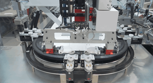 HepcoMotion - CMTEC 화장품 캡 조립라인 | Beckhoff XTS용 GFX 가이드 시스템